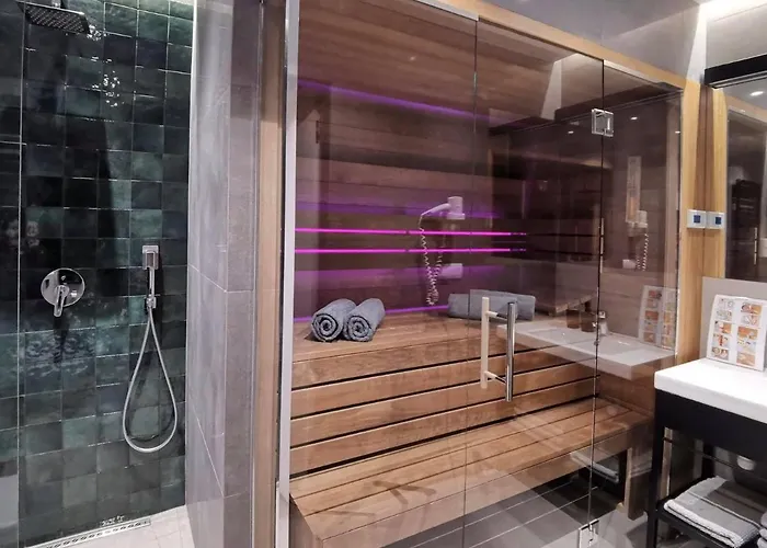 Jacuzzi Apartments